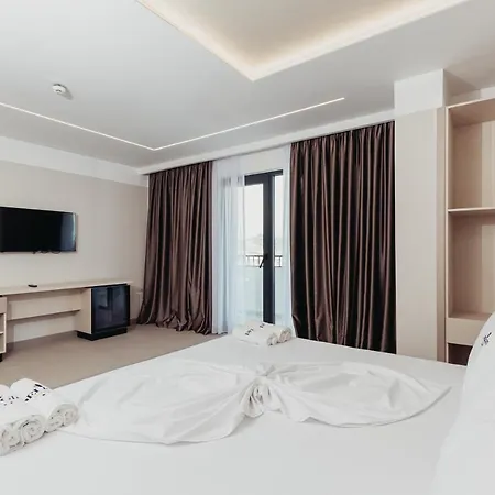 Otel Delight & Golem (Tirana)