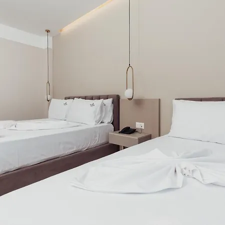 Delight & Ξενοδοχείο Golem (Tirana)