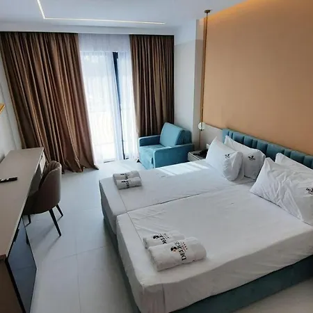 Delight & 4* Golem (Tirana)