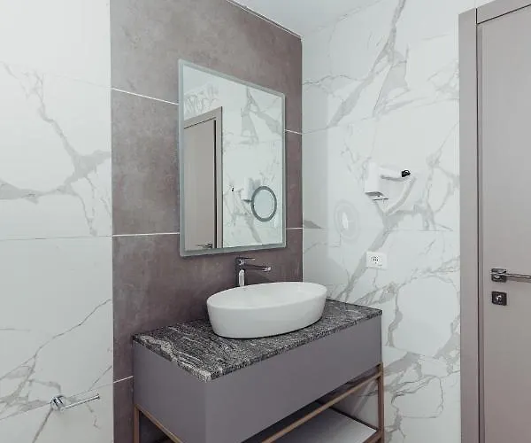 Delight & Hotel Golem (Tirana)