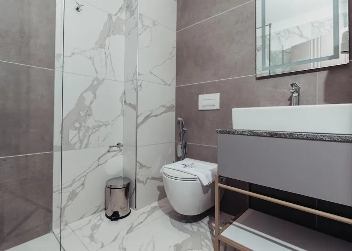 Hotel Delight & Golem (Tirana)